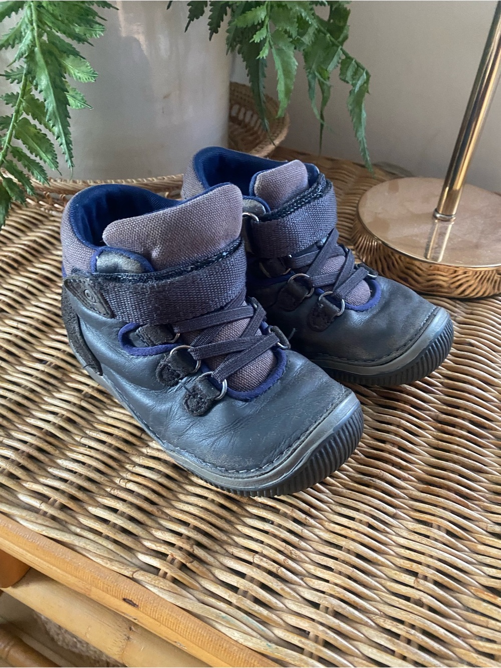Stride rite boys shoe 7.5m